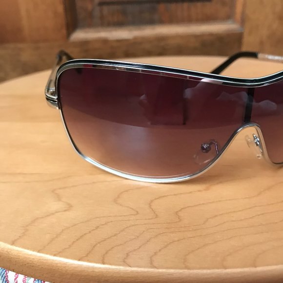 FINAL PRICE - Silvertone/Black Full Frame Sunglasses #3 - Picture 6 of 6